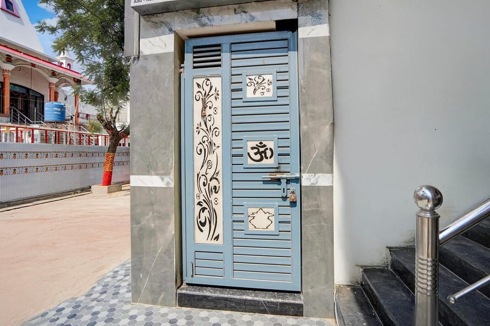 Entrance / Reception