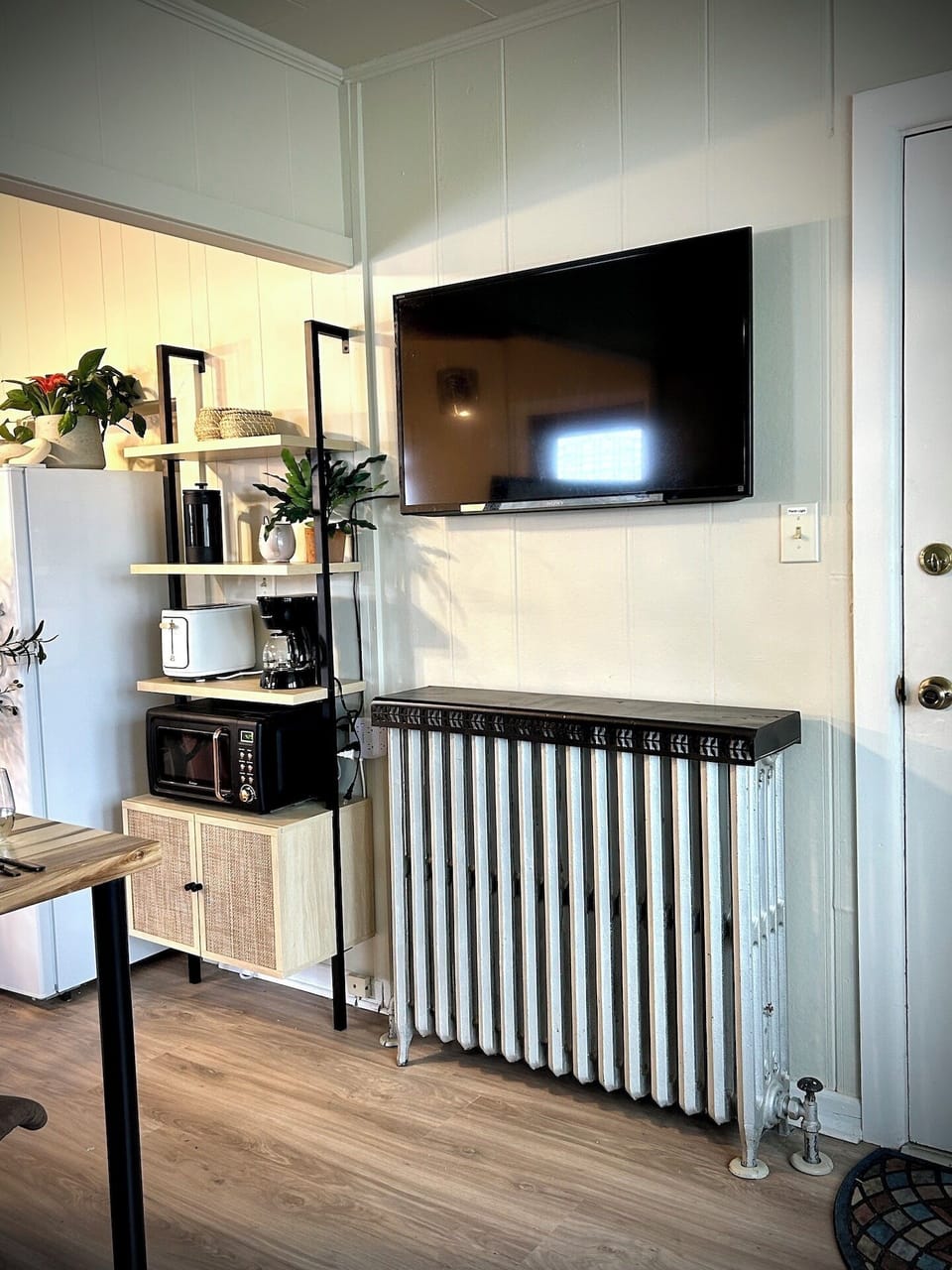 Smart   TV and coffee station