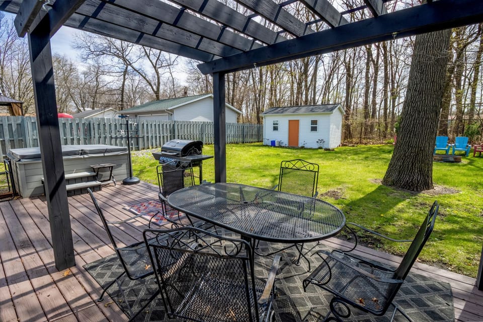Main Level | Back Deck | Gas Grill | Hot Tub | Fire Pit