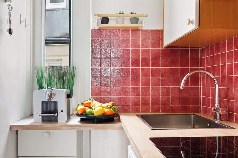 The kitchen is fully equipped to prepare a simple meal 