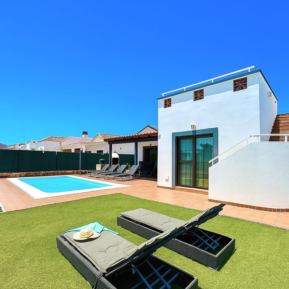 6 sun loungers