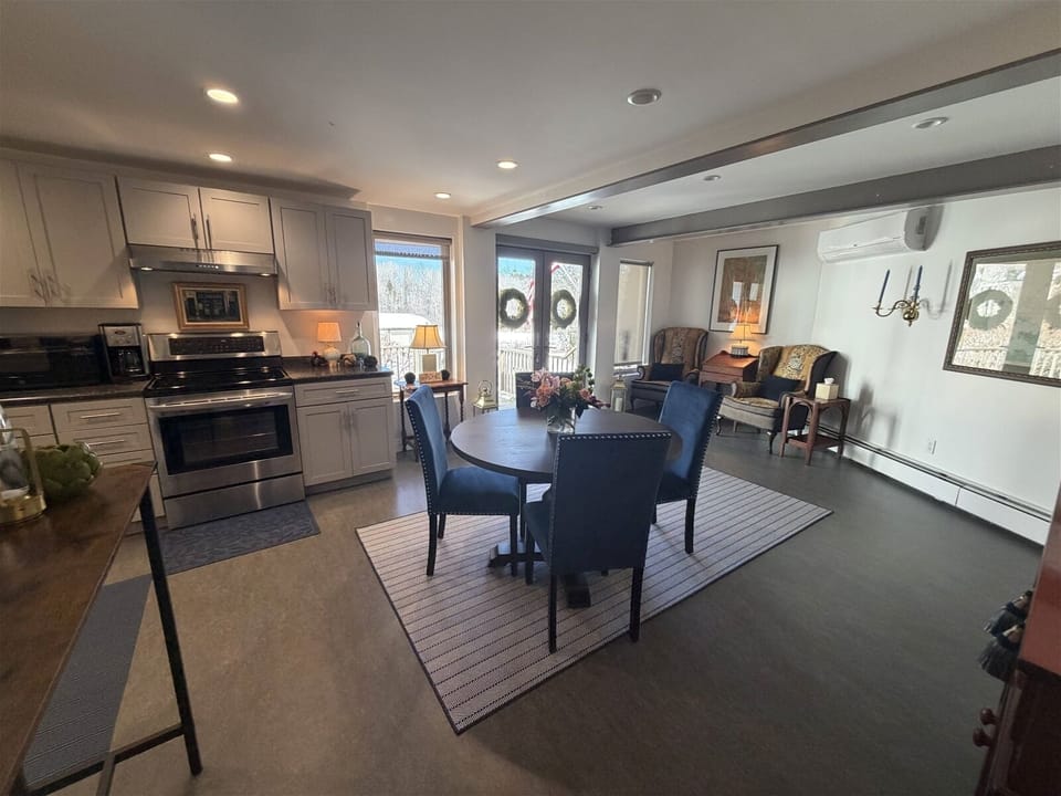 Kitchen/Dining