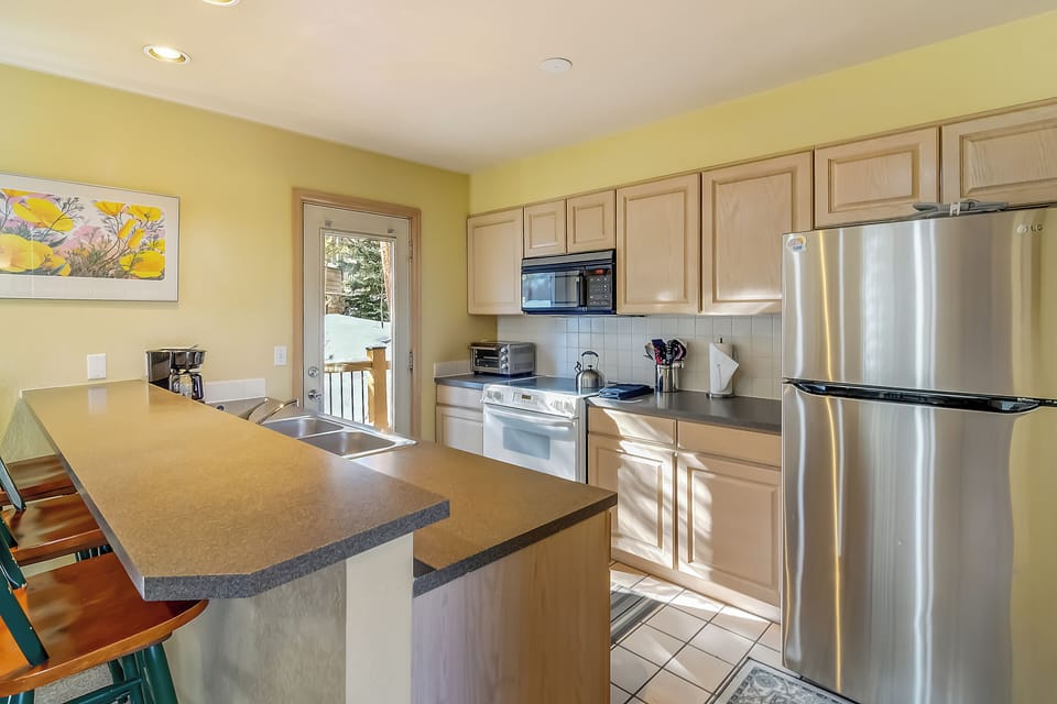 Equipped Kitchen|Door to Grill/Deck|Breakfast Bar