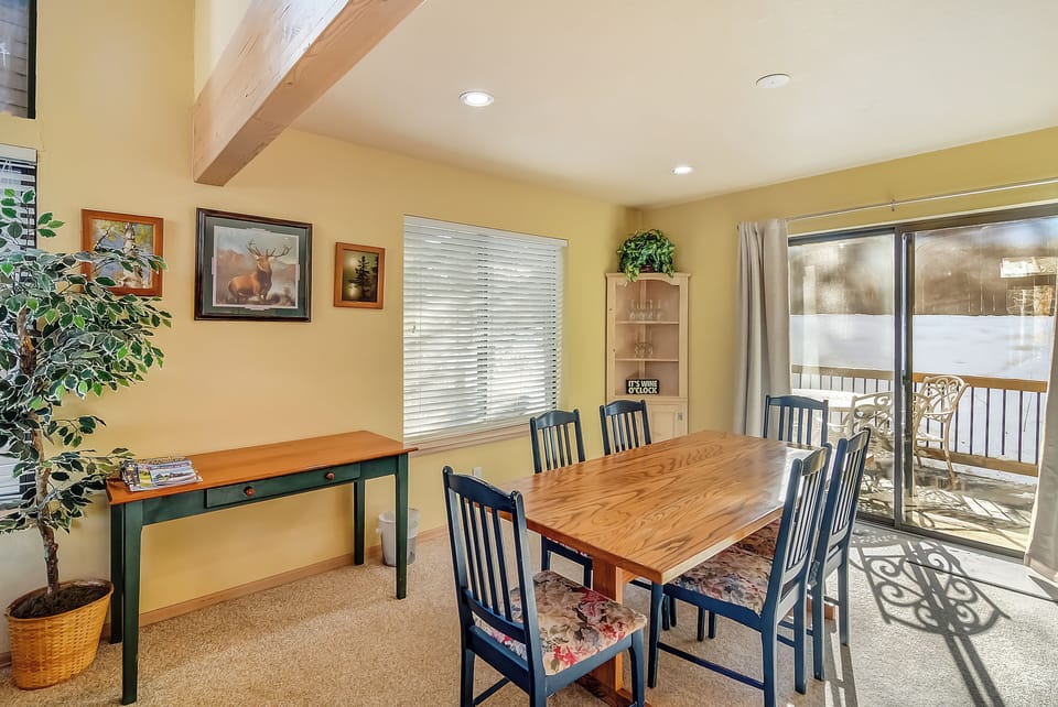 Indoor Dining|Outdoor Dining