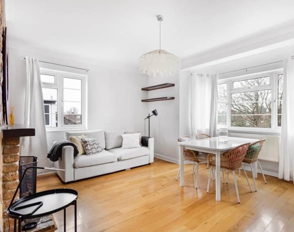 Bright and Spacious 2 bed 