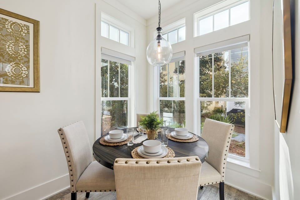 Dining Area with Seating for 4
