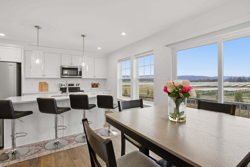 Indoors, Dining Table, Furniture, Table, Dining Room
