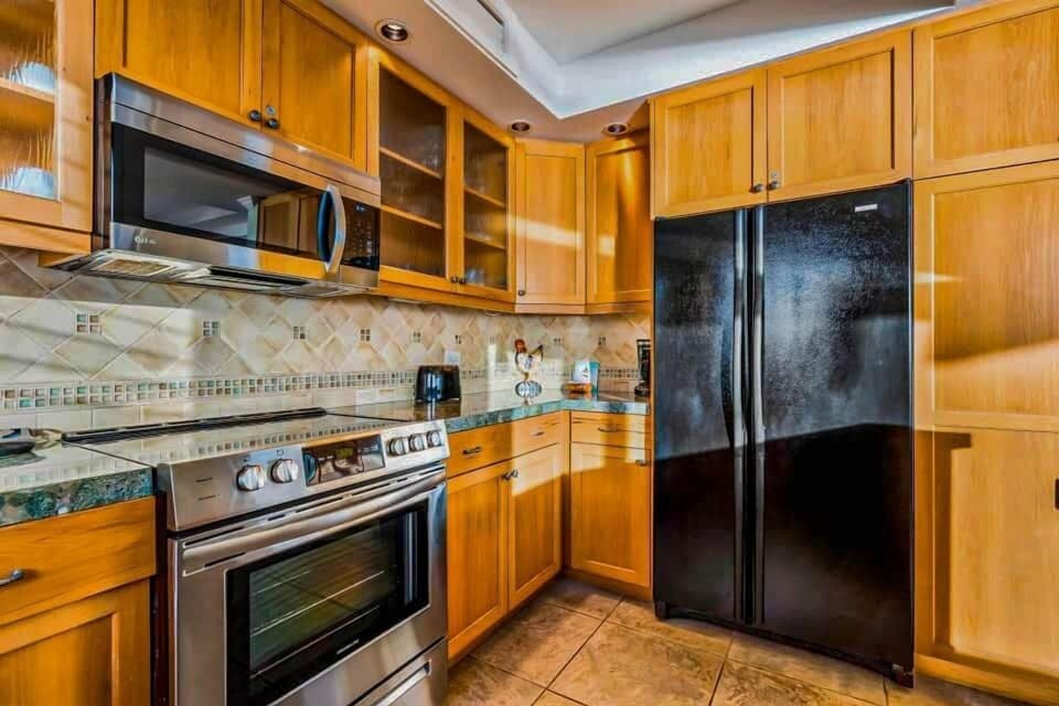 State of the art appliances, and plenty of counter and cabinet space!