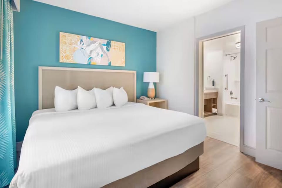 Unwind in crisp linens with a bright ensuite nearby.