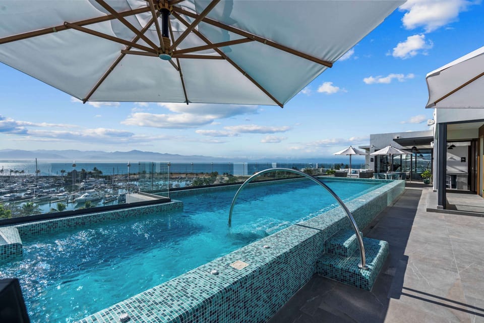 Rooftop pool 