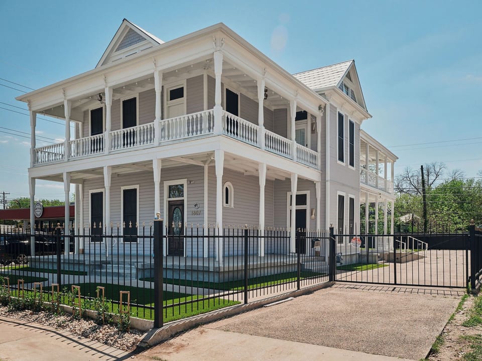 Welcome to Maison Rêve—
 a thoughtfully restored 1900s estate in East Austin.