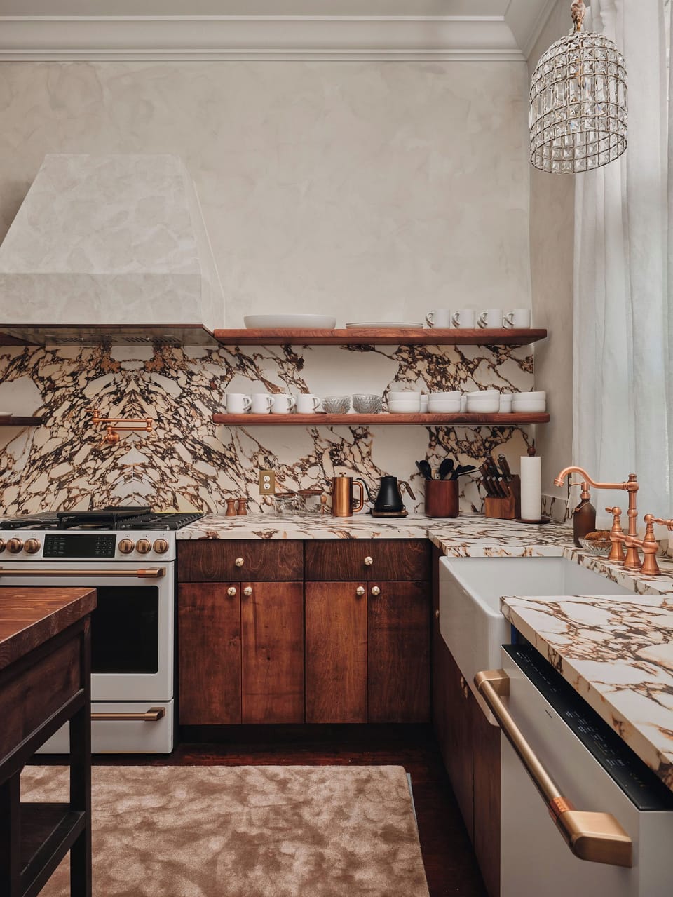 Perfectly set up for hosting private chef-led dinners & cocktail parties.