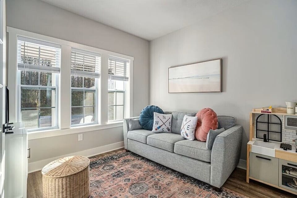 Multi-purpose room with sofa bed