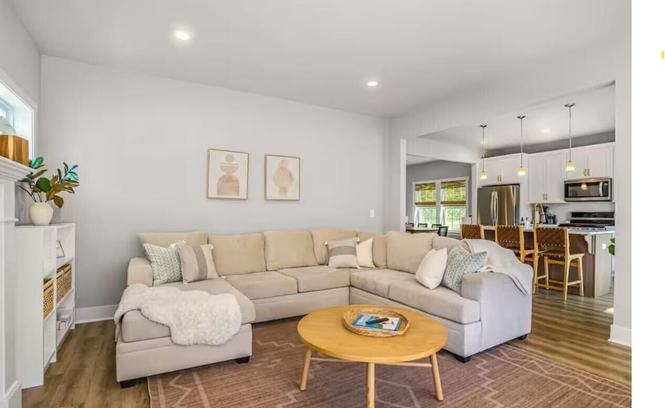 Family room - open to kitchen