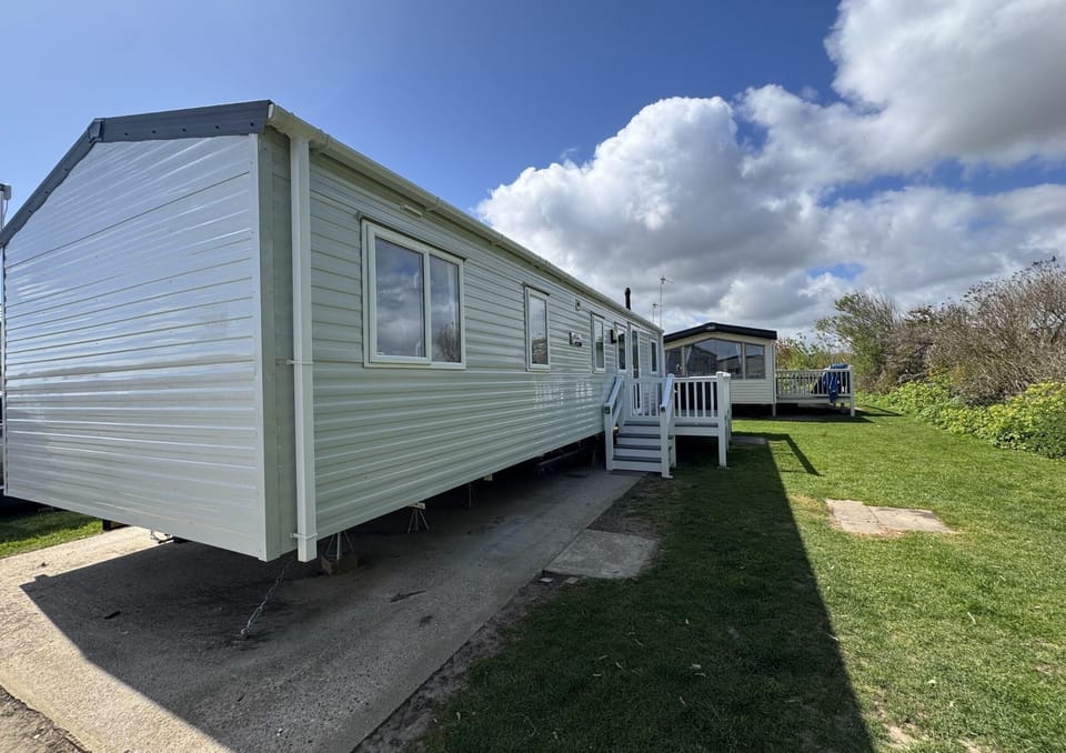 This modern caravan is located on Broadland Sands Holiday Park in Corton. The Suffolk coast is the ideal place for a holiday with the family. Lowestoft is a short drive along the coast for a traditional seaside day out.
