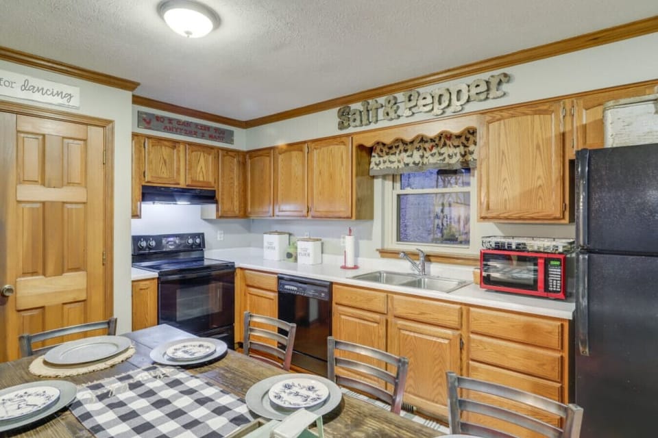 Kitchen | Electric Range | Dining Table & Upper Cabinet Storage