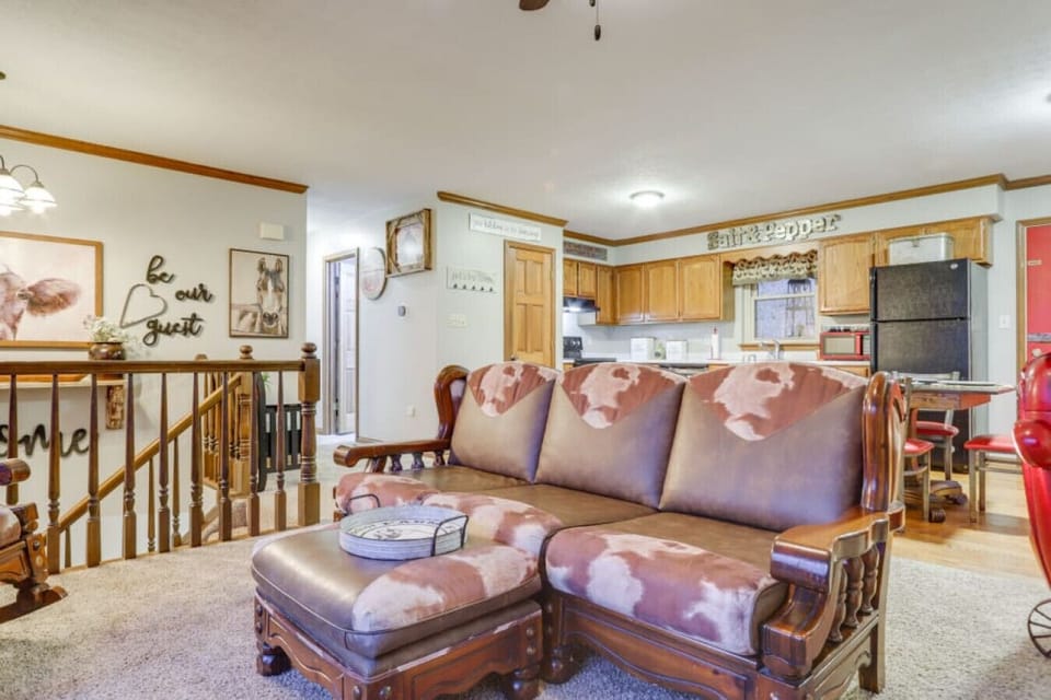 Living Room | Sofa Seating | Open Kitchen Connection