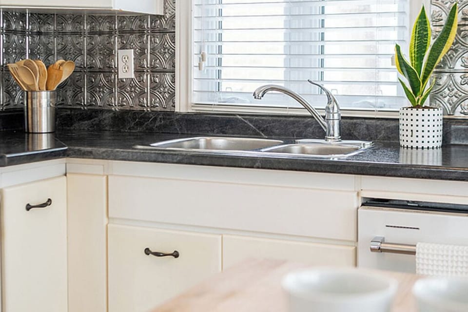Full kitchen 