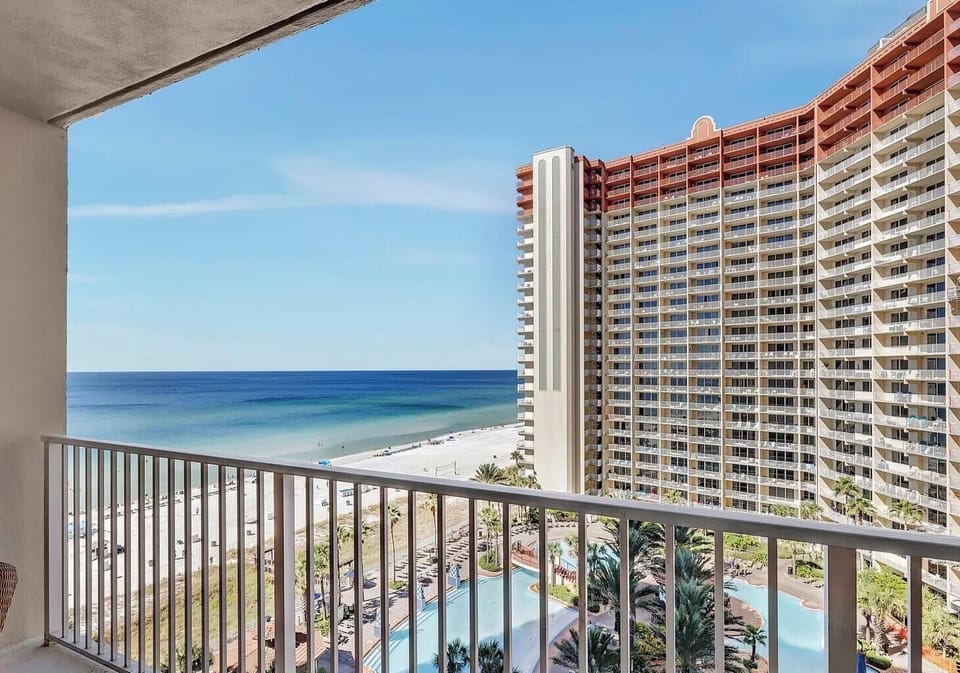 Breathtaking views of the gulf and white sand of Panama City Beach