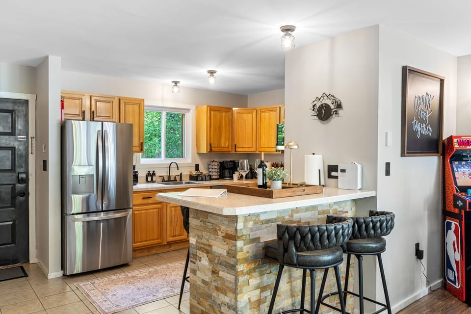 A Fully equipped kitchen with everything you need—perfect for quick breakfasts or family meals at home. 