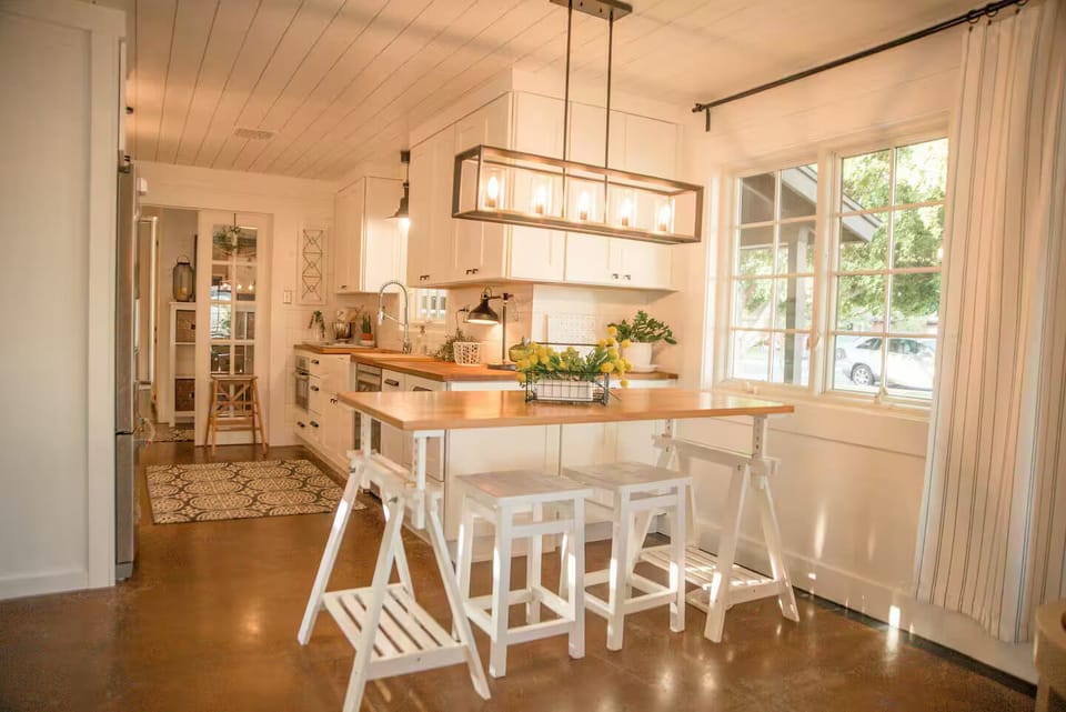 Eat in kitchen 