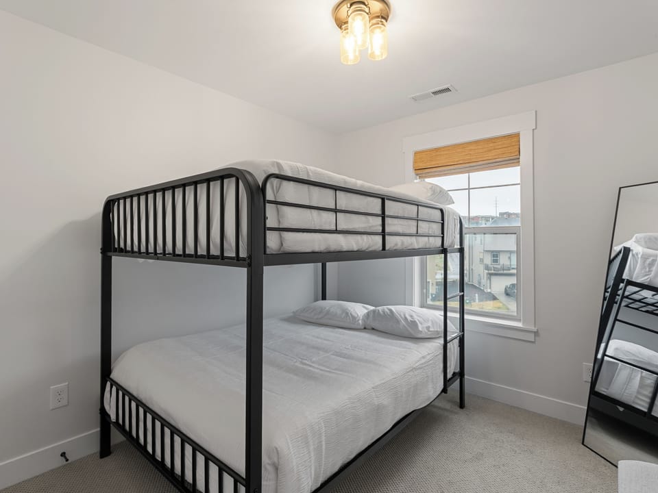 Bedroom 4 / Bunk Bed / Full over Full