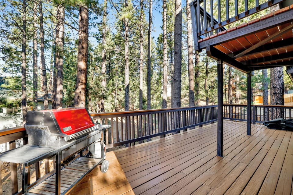 Private outdoor deck with a BBQ, surrounded by tall pines, perfect for relaxing under the trees after a day of adventure—enjoy peaceful forest views, fresh air, and a truly rejuvenating stay.