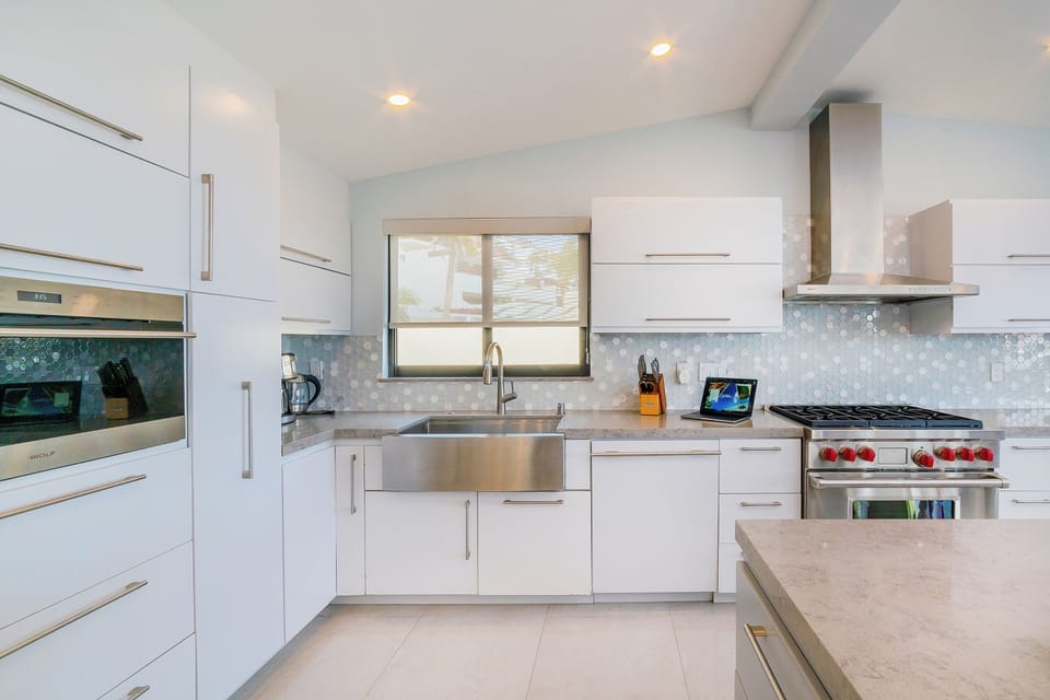 Fully equipped kitchen area