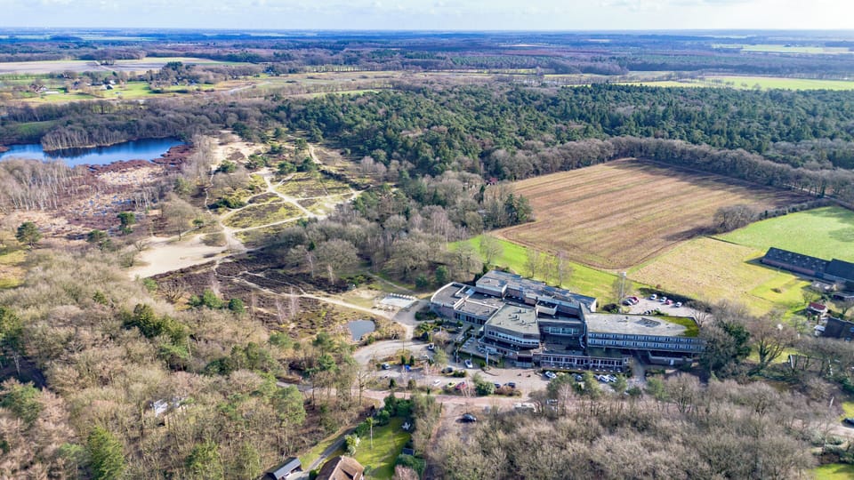 Arrive effortlessly and discover the hotel nestled in open countryside.