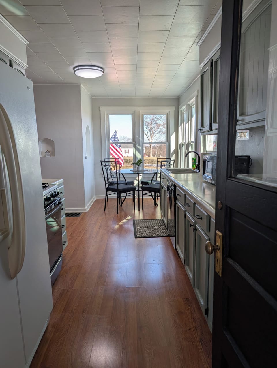 Kitchen (seating for 4)