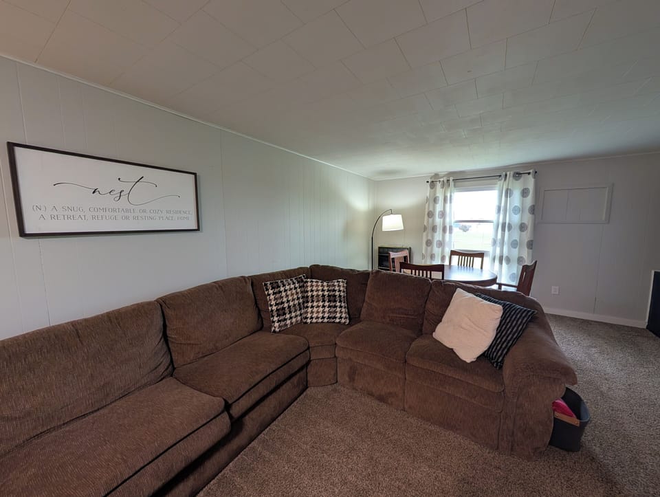 Living Room (Mail Level)