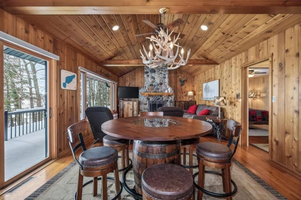 Perfect table for game night.