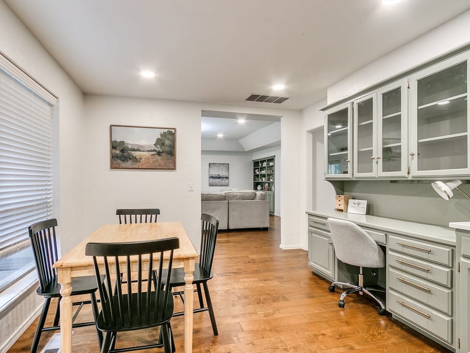 Breakfast Table & Desk in Kitchen