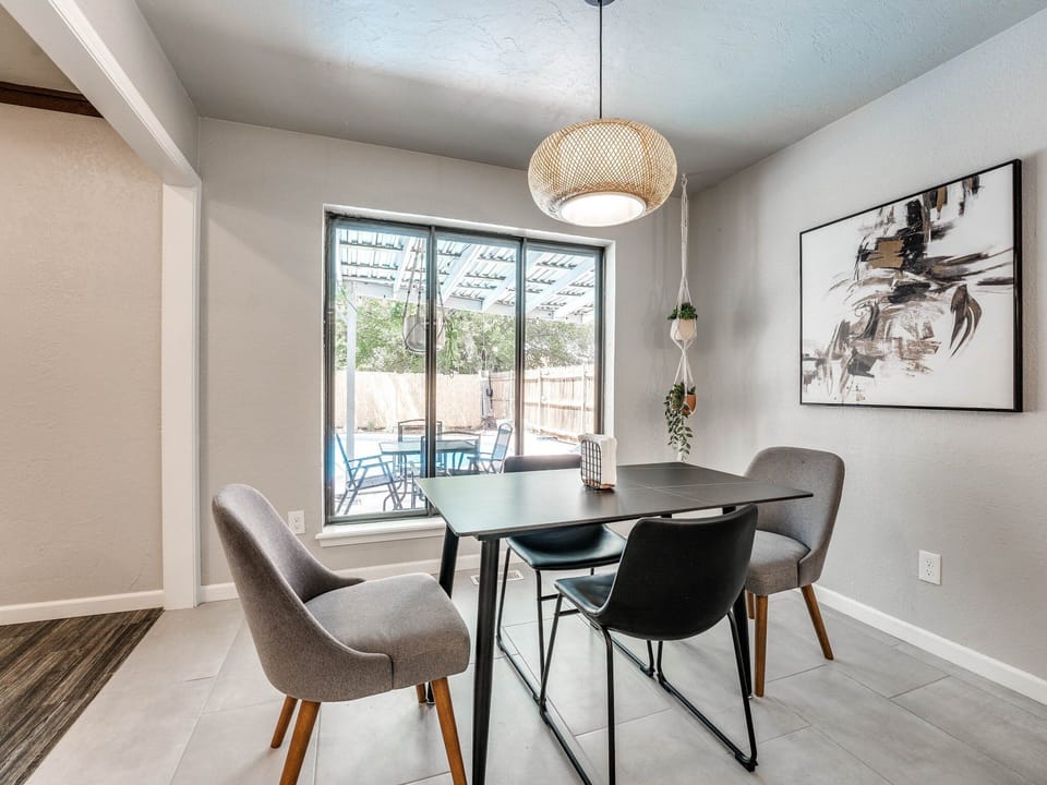 Breakfast Table in Kitchen