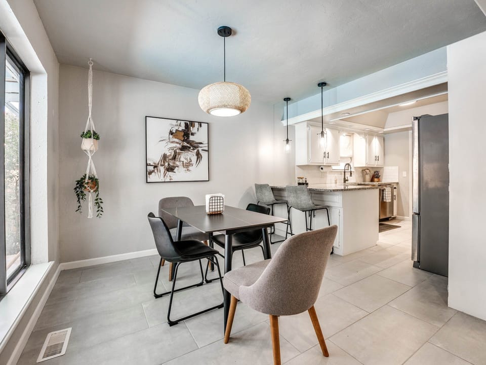 Breakfast Table in Kitchen