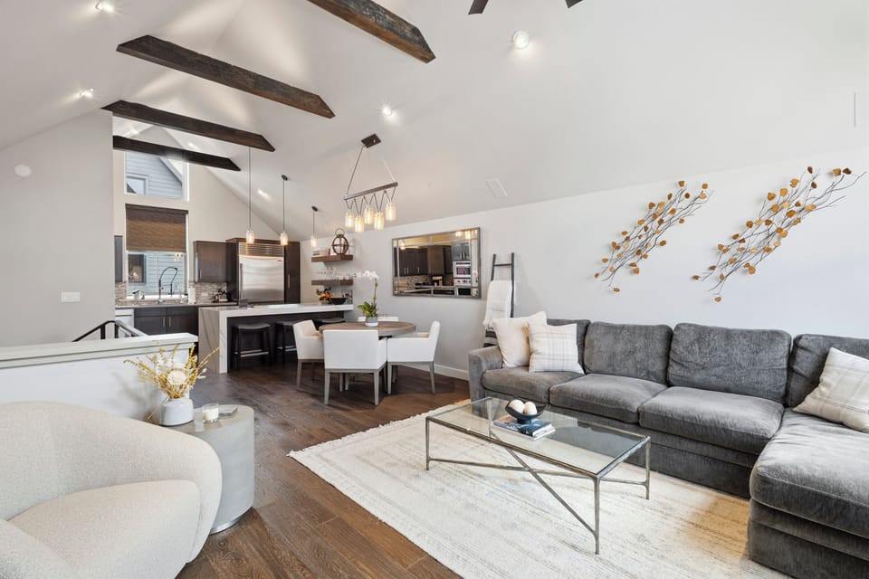 2.2-daybreak-telluride-living-room-2