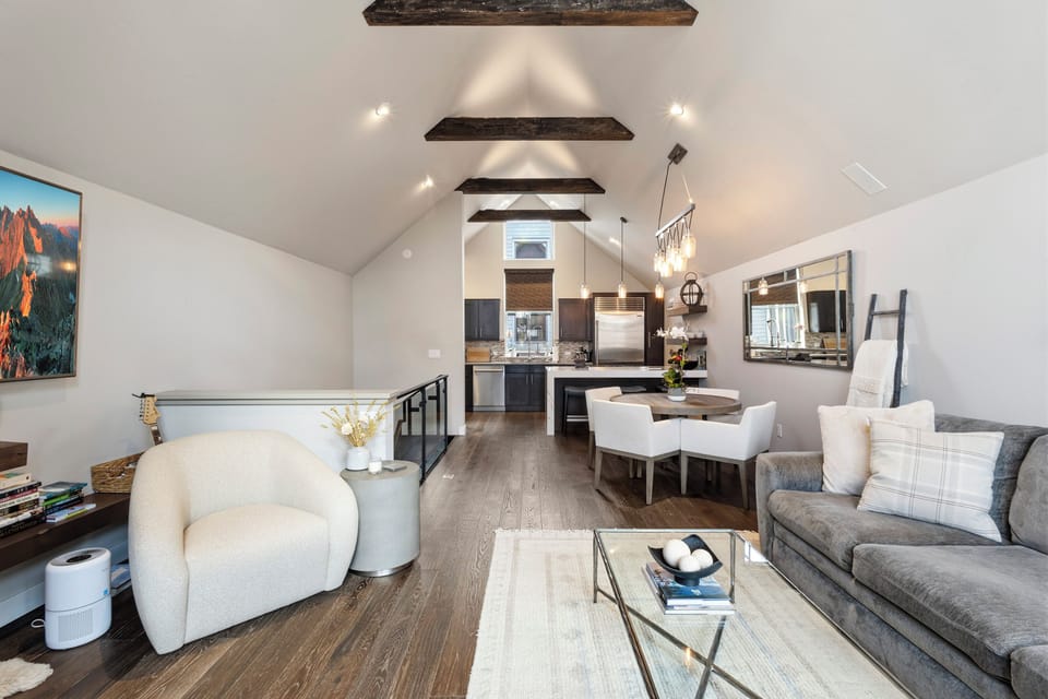 2.5-daybreak-telluride-living-room-3