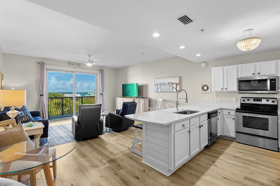 Beach Resort 401 Kitchen Alt 2