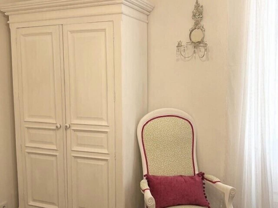 Lime bedroom