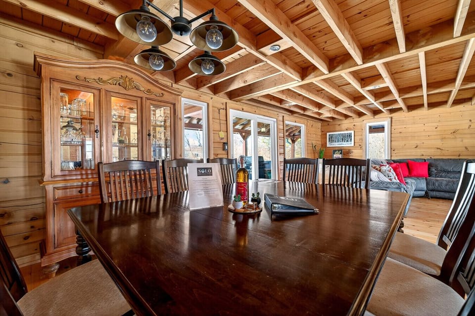 Dinning area with 8 seats