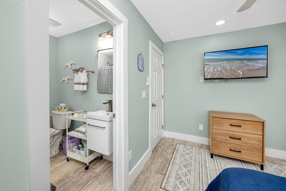 Main Bedroom with Ensuite Bath