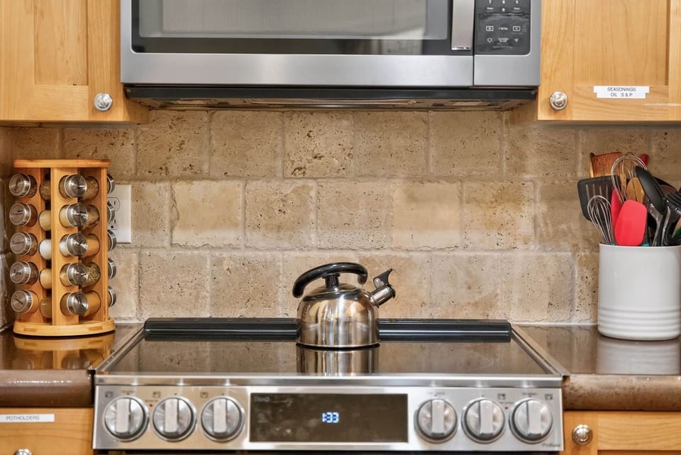 Lower stove top