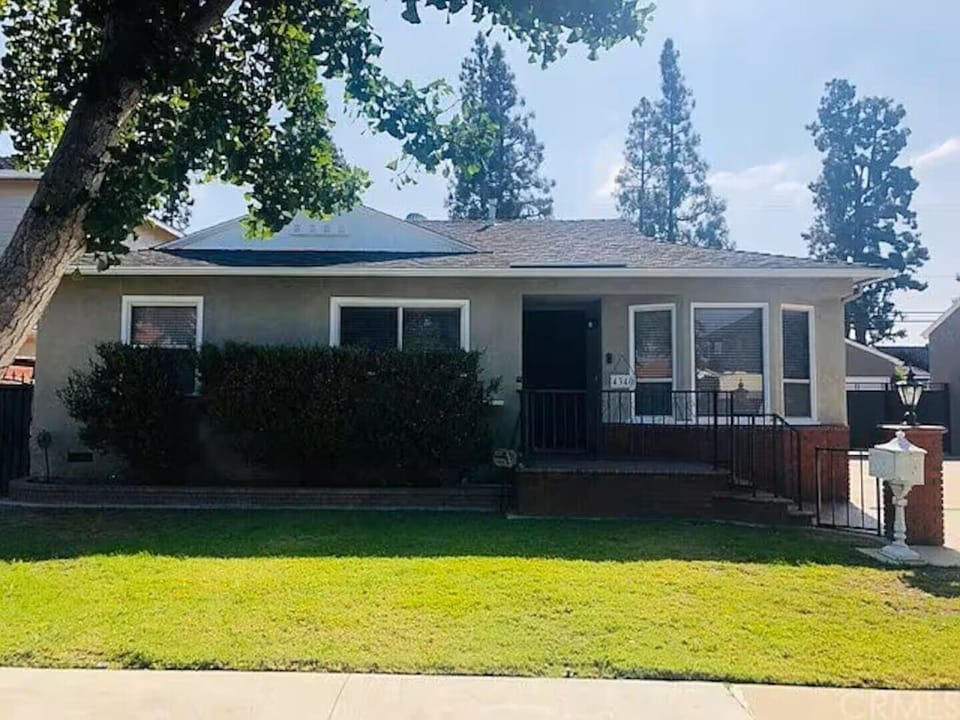 Spacious house on a quiet street