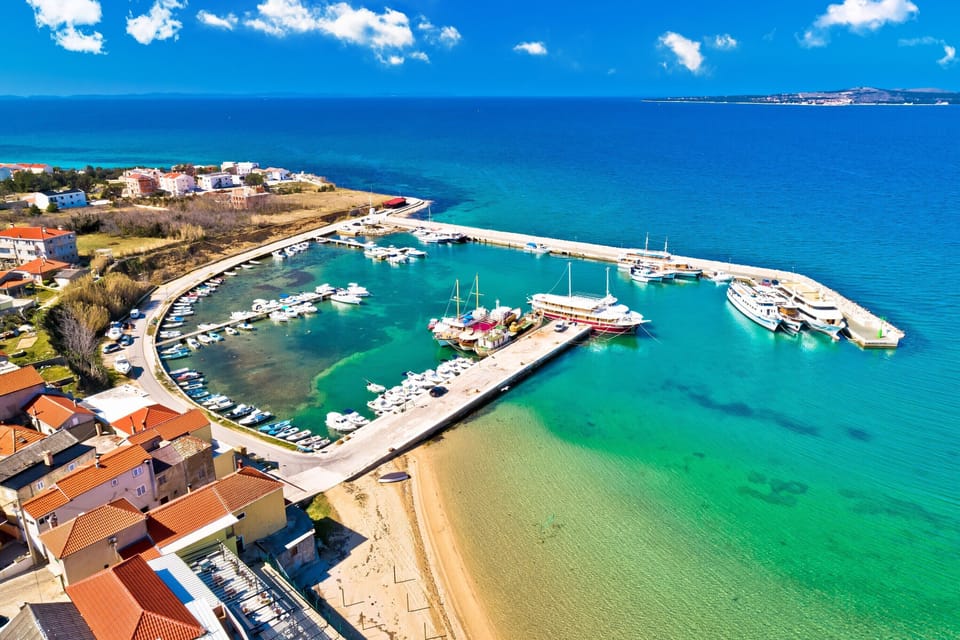 Privlaka village, the harbor