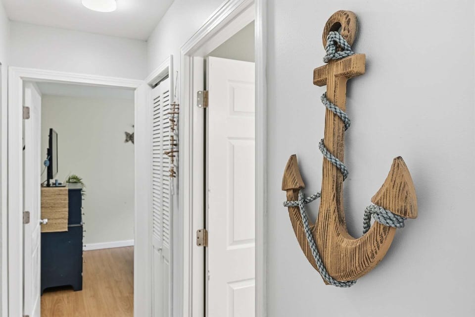 Hallway leading to bedrooms and bathroom