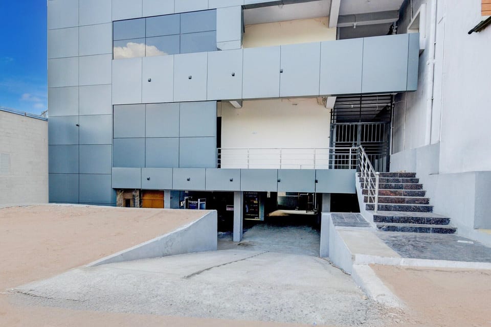 Entrance / Reception