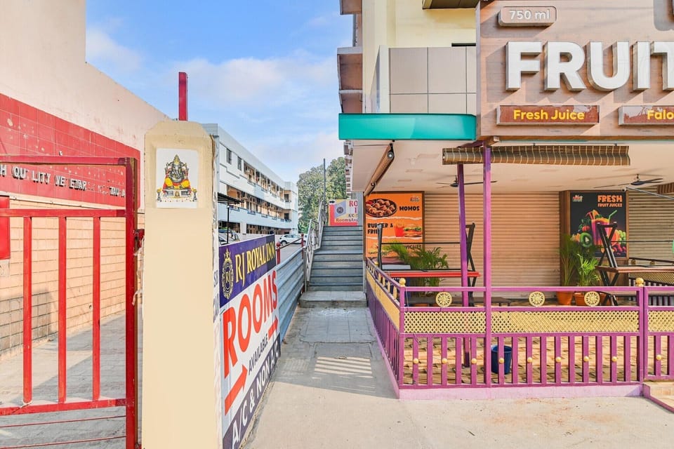Entrance / Reception
