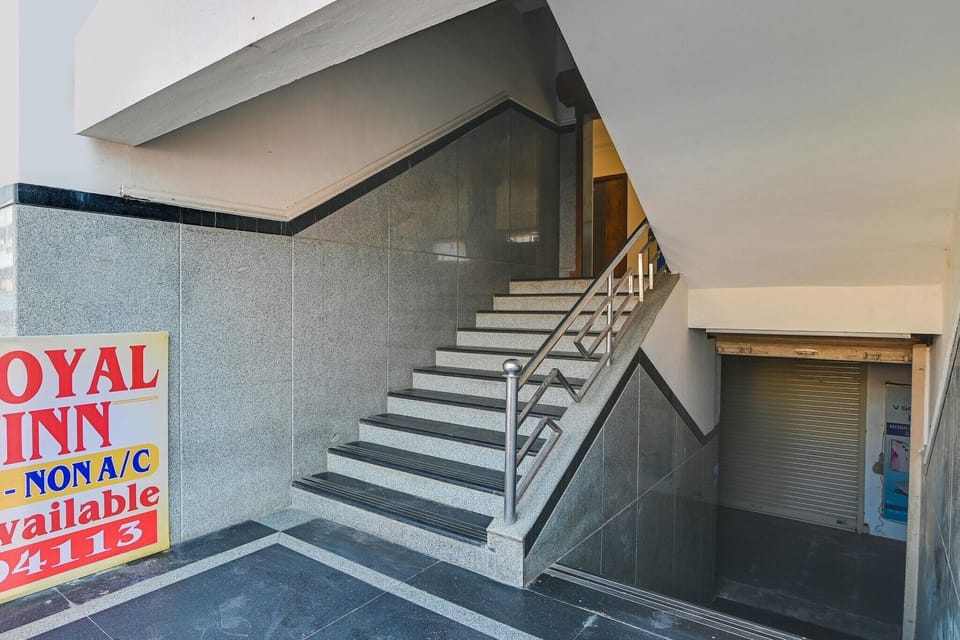 Entrance / Reception