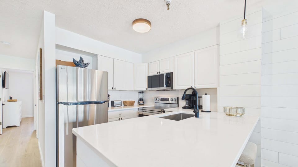 Fully applianced kitchen with ample counter space and breakfast bar for all the culinary desires
