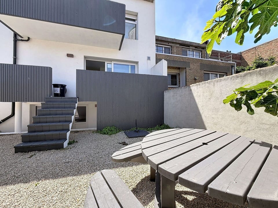 Wall, Residential Area, Home, Composite Material, Concrete, Balcony, Apartment, Courtyard, Garden, Yard
